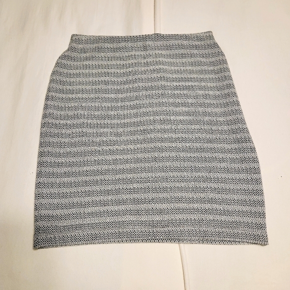 LOFT Linear Pattern Knit Pencil Skirt Black Cream X Small - Picture 7 of 11